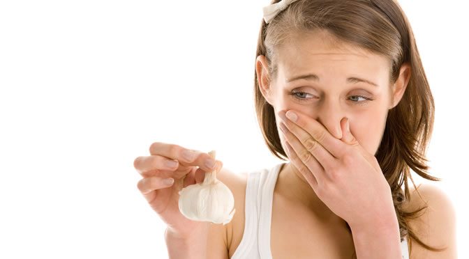 Three Foods That Can Remove Garlic Breath